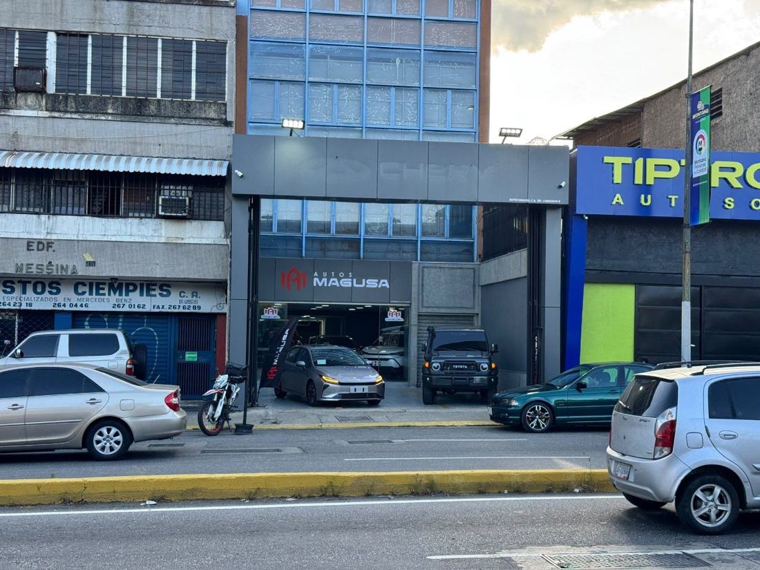 Frente del concesionario Autos Magusa